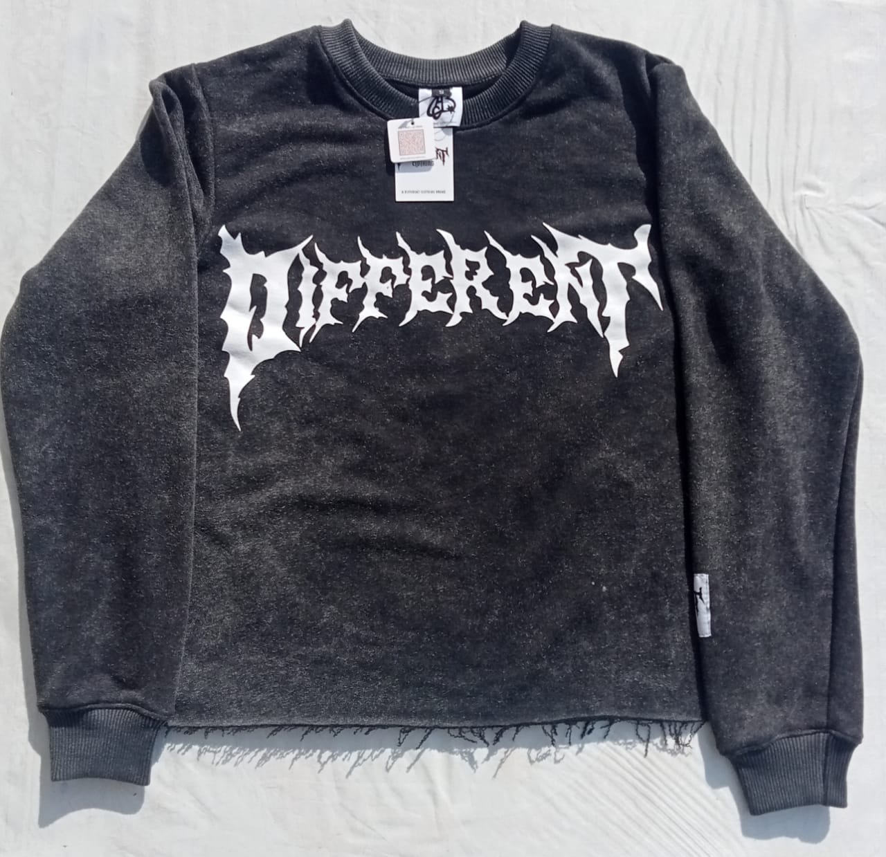 Moving Different Crew Neck (BLACK)