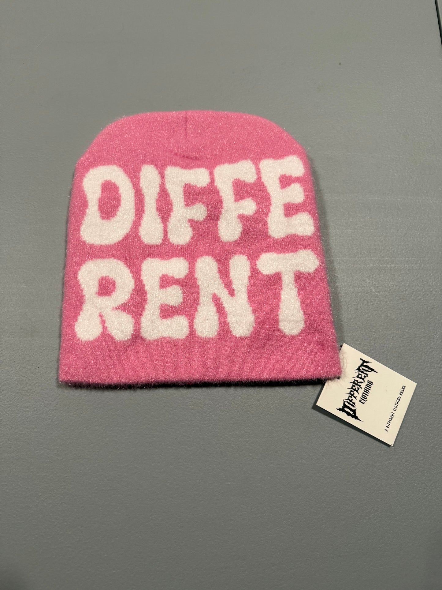 DIFFERENT BEANIES (PINK/WHITE)